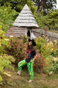Jacquelin Suskin outside